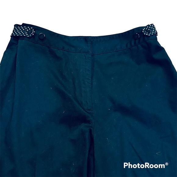 Anne Klein black stretch bermuda shorts with polka dot belt - Picture 5 of 6
